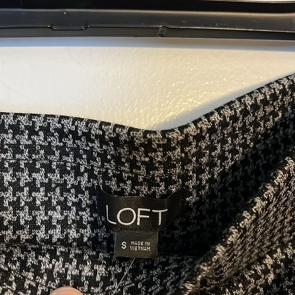 NWT LOFT Rayon Blend Houndstooth Silver and Black Skinny Leg Pant Small - Picture 2 of 4